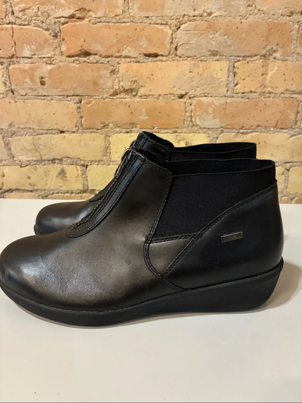 Aravon Flex-Laurel Waterproof Black Leather Front-Zip Ankle Bootie - Picture 4 of 9